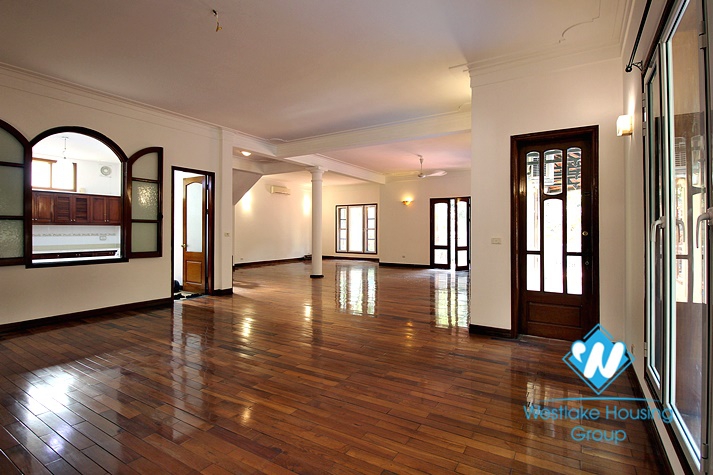 Big yard, swiming pool and five bedrooms house for rent in Tay Ho district, Ha Noi.